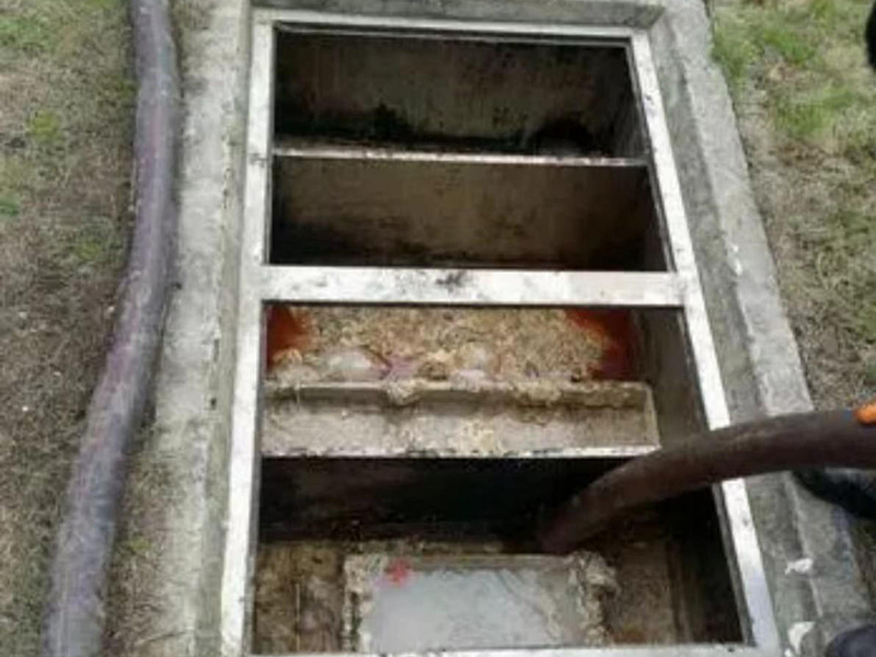 潭牛镇隔油池清理