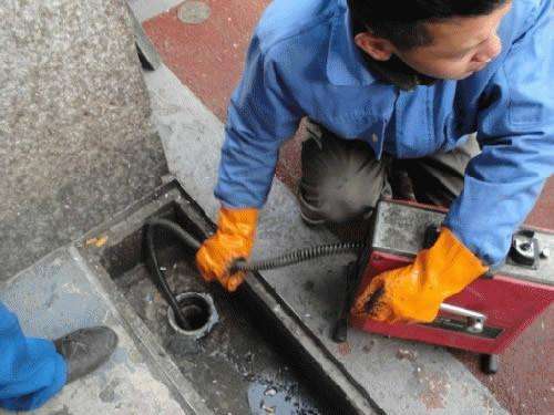 潭牛镇疏通下水道