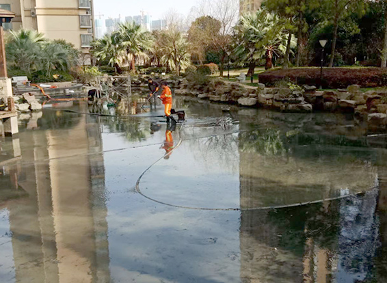 潭牛镇景观池淤泥清理