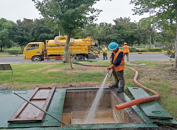 潭牛镇化油池清理